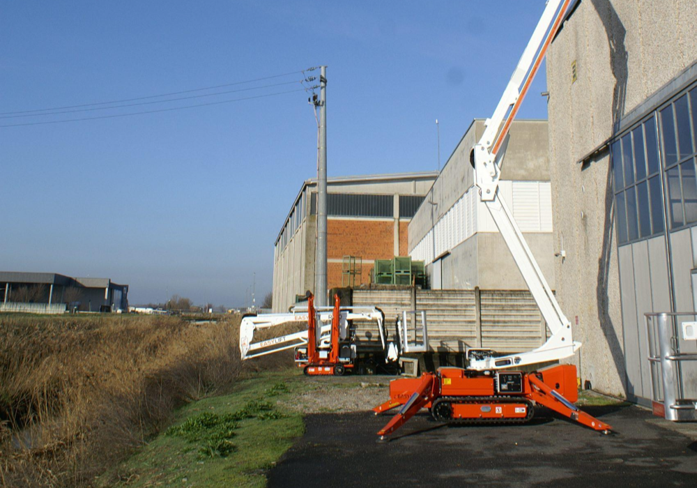21 Metre Cherry Picker Hire In March Cambridgeshire With Operator