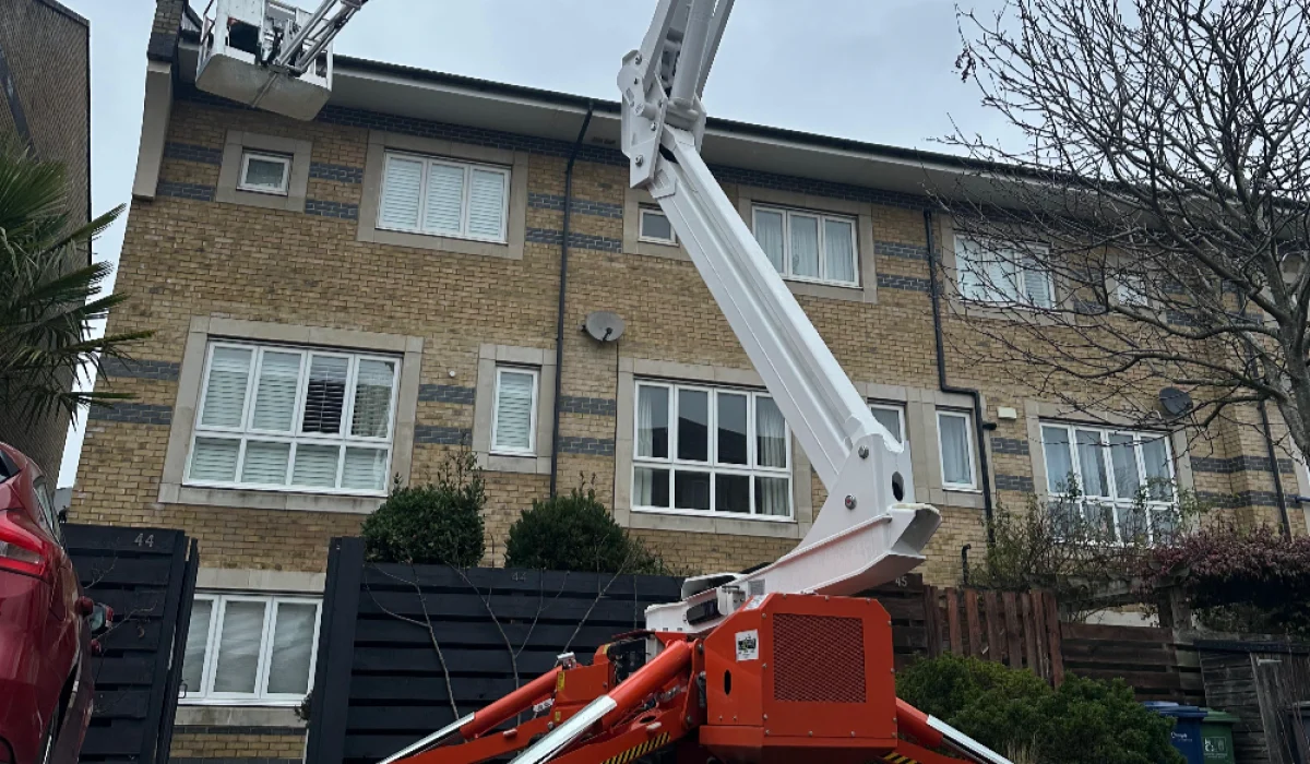 Do I Need a Cherry Picker or Scaffolding?