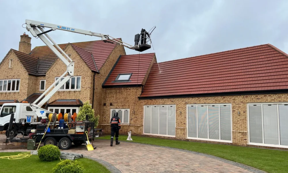Signs Your Roof Needs Professional Cleaning