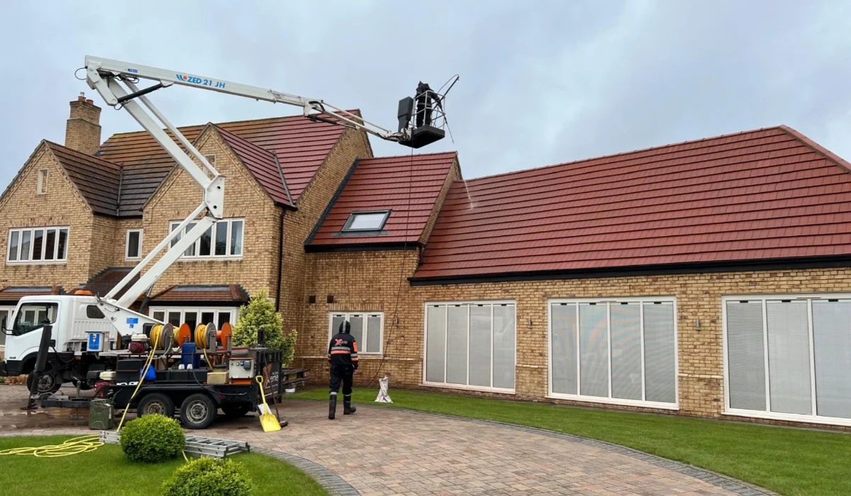 Signs Your Roof Needs Professional Cleaning