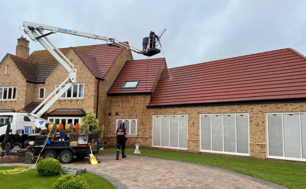 Signs Your Roof Needs Professional Cleaning